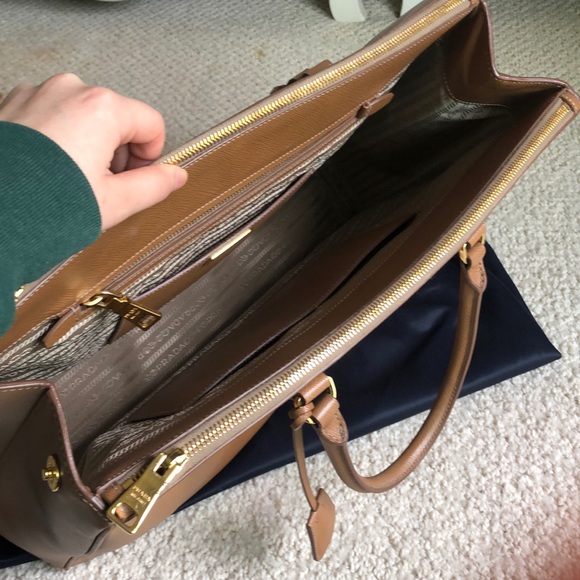 Prada Saffianio Executive Tote (Extra Large Size) - Picture 5 of 7